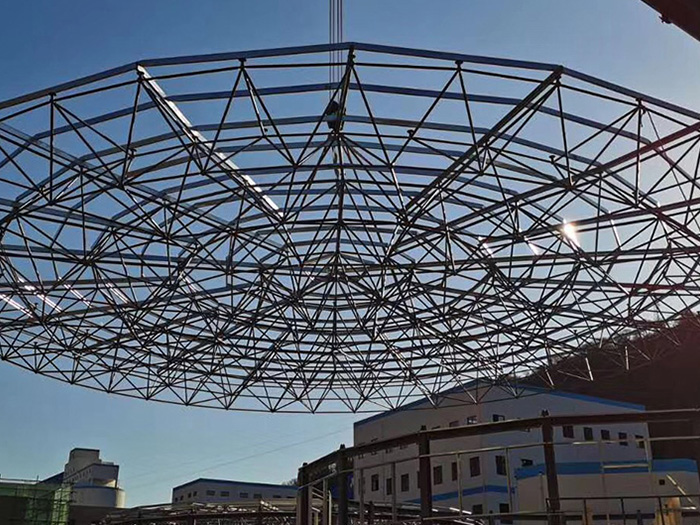 杨浦螺栓球网架工程施工现场